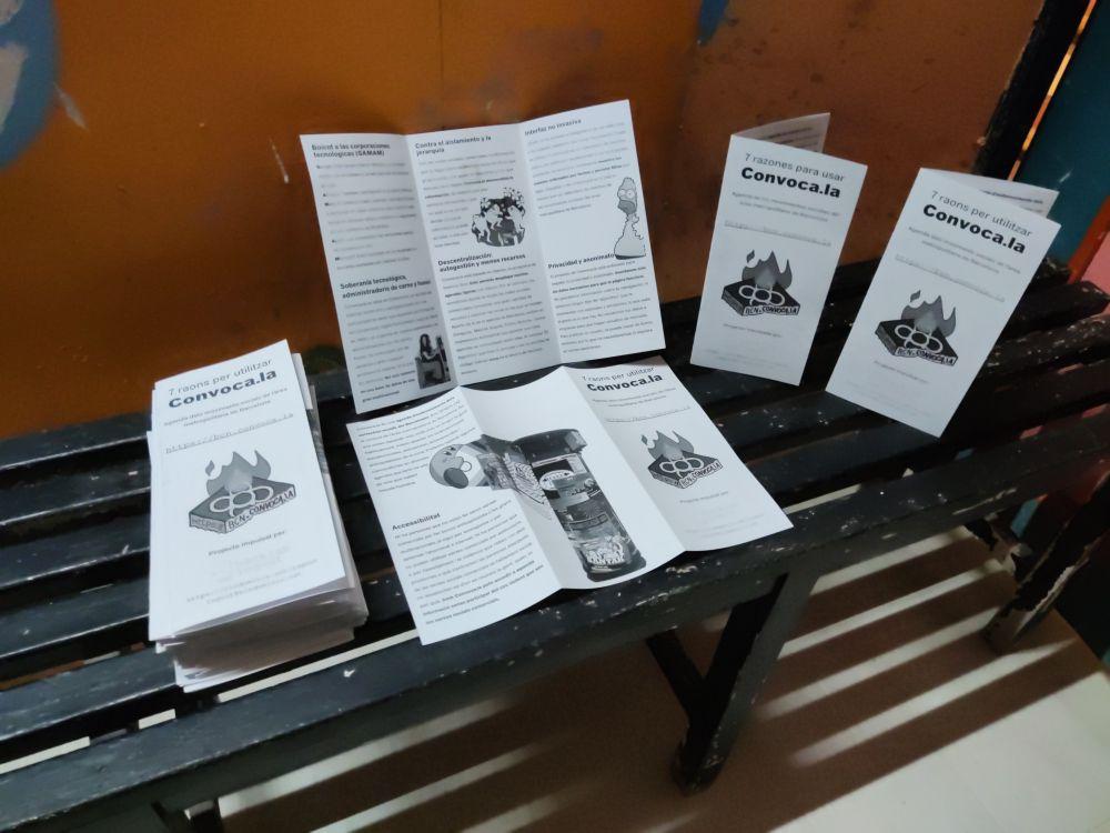 Pamflet "7 raons per utilitzar convoca.la"