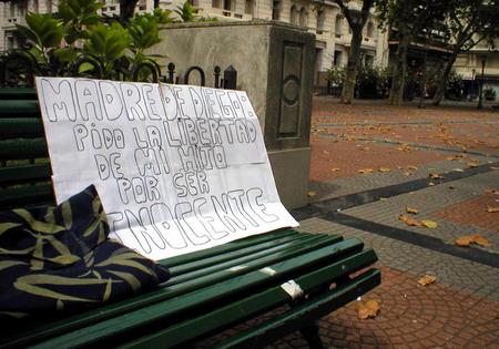 fampres-plaza.jpg (34395 bytes)