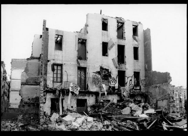 Fotografia d'enderrocs al Raval