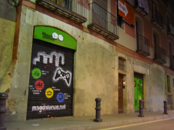 Ells ens desallotgen, nosaltres els deshotelem