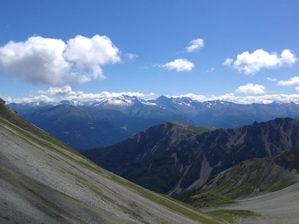 Cap a l’est, amb els Alps del Tux.