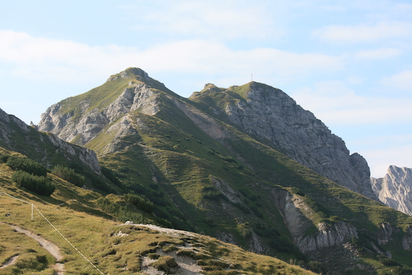 Seefelder Spitze (2.221 m), vist des del Seefelder Joch (2.060 m).
